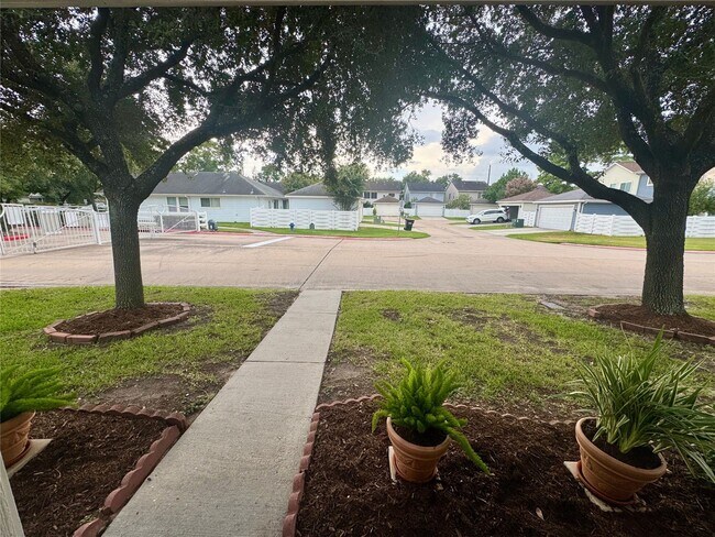 Building Photo - 9910 Farrell Dr