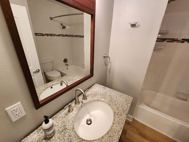 Building Photo - Lovely 3 Bedroom 1 Bath Home