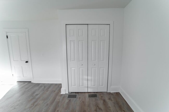 Building Photo - 617 E Chestnut St