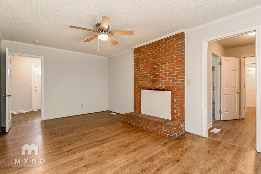 Building Photo - 4812 Kaplan Dr