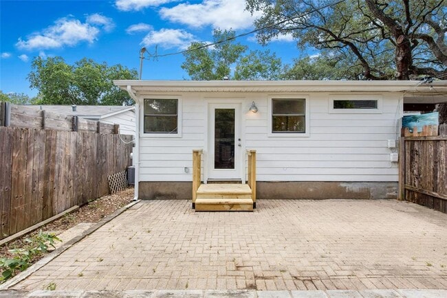 Building Photo - 904 Philco Dr