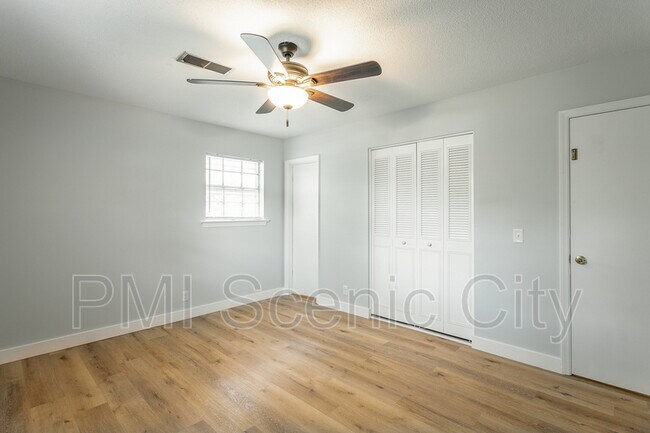 Building Photo - 508 Briar Park Ln