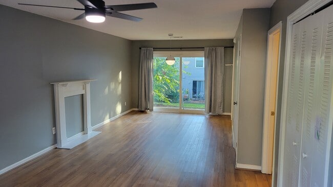 Building Photo - 343 Leisure Ct