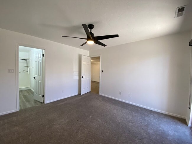 Building Photo - REMODELED 2 BEDROOM UNIT DOWNTOWN ST. GEORGE!