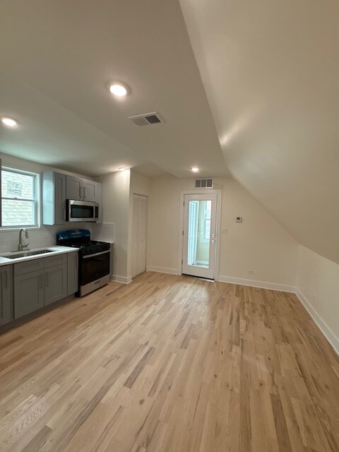 Building Photo - 2923 N Wisner Ave