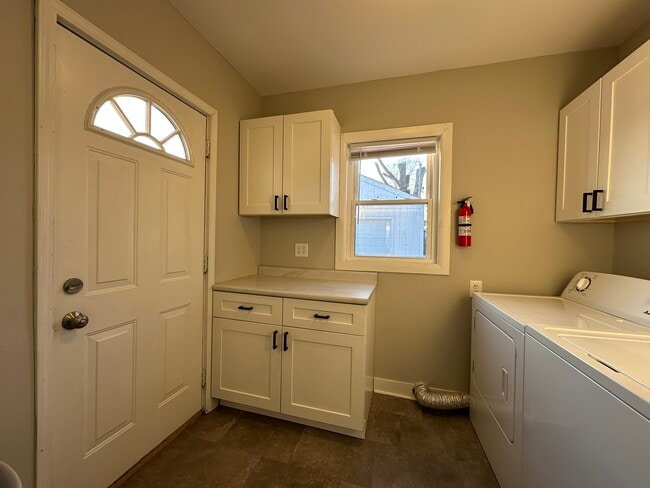 Building Photo - 15020 Ridgeway Ave