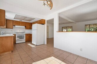 Building Photo - Immaculate, newly updated 3-bedroom, 2 bat...