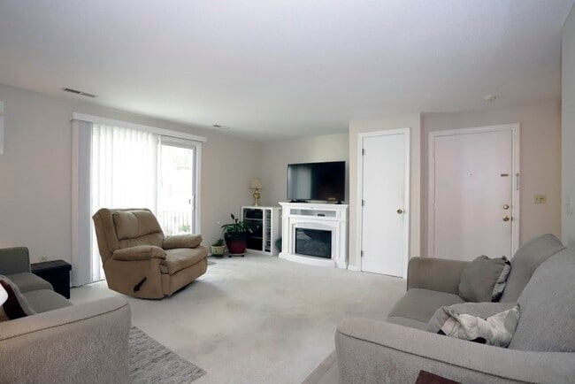 Building Photo - 1261 Church St