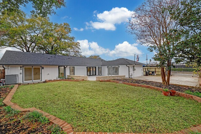 Building Photo - 6254 Locke Ln
