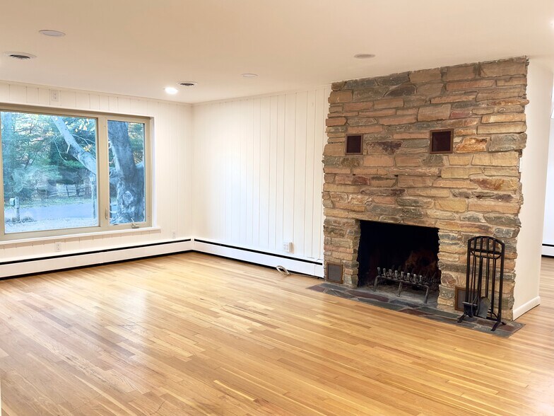 Building Photo - 1 High Acres Dr