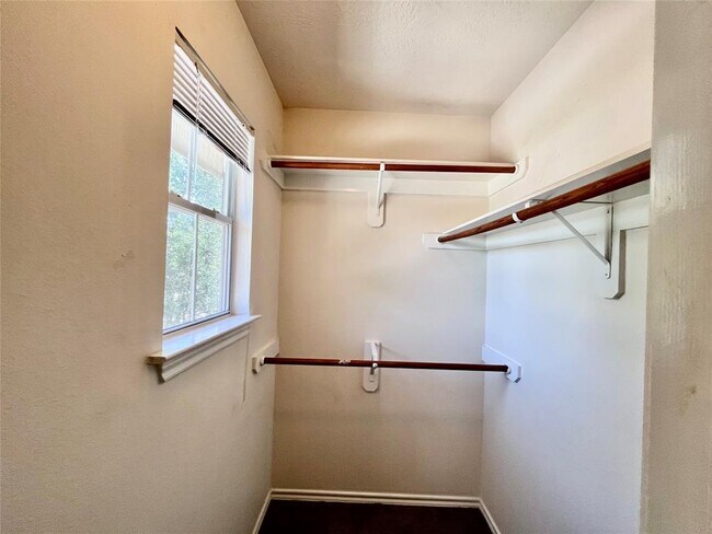 Building Photo - 2811 Hackamore Hollow Ln