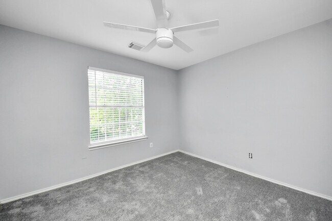 Building Photo - 16810 Valley Palms Dr