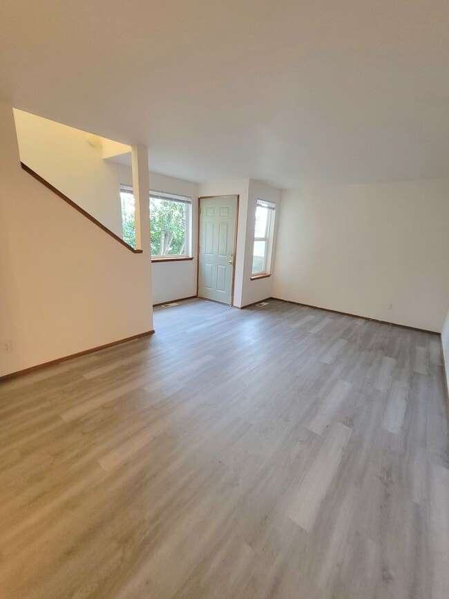 Building Photo - 2804 Pine Rd NE