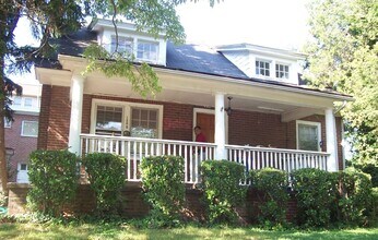 Building Photo - 2026-2027 9 bedroom / 4.5 baths School Ye...