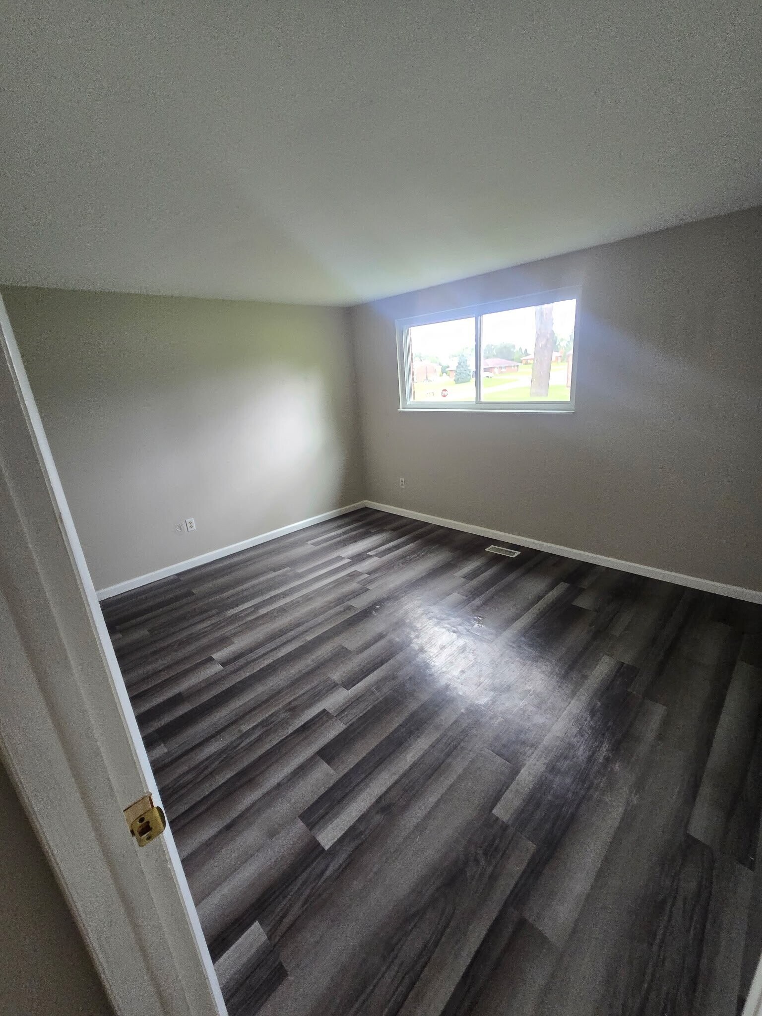 Building Photo - 6533-6545 Conway Dr