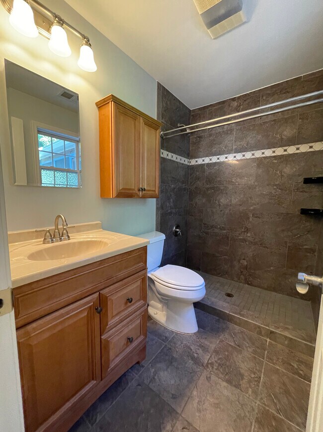 Building Photo - 3128 Headrow Cir