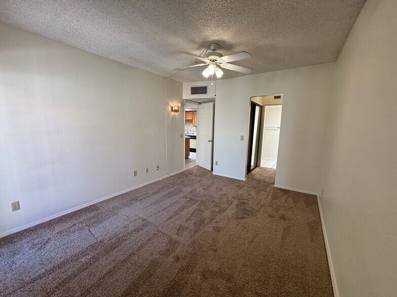 Building Photo - 1200 E River Rd