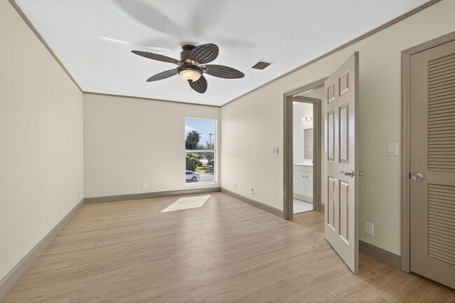 Building Photo - 727 Hummingbird Way