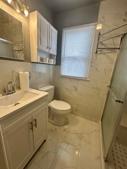 Building Photo - 717 73rd St