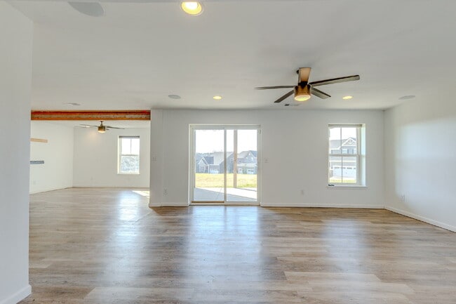 Building Photo - 2704 Orleans Dr