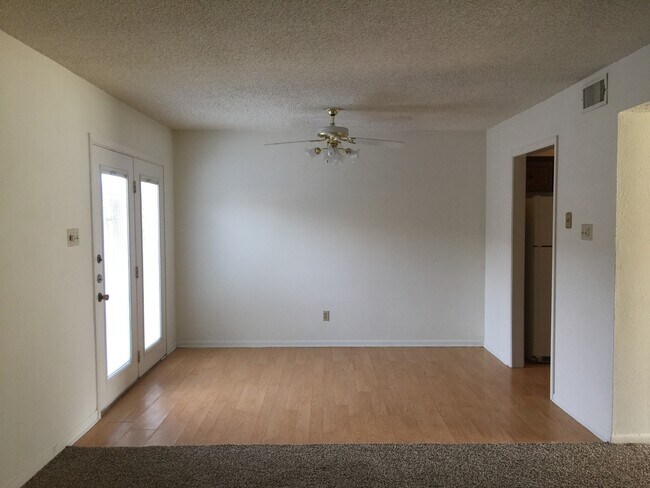 Building Photo - Townhome *LEASING SPECIAL AVAILABLE*