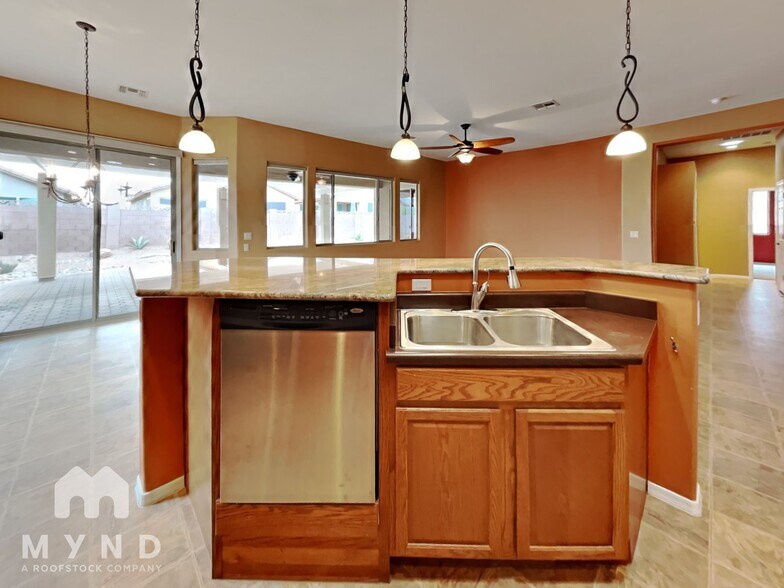 Building Photo - 1141 W Tenniel Dr
