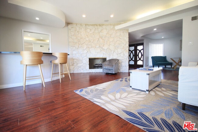 Building Photo - 6605 S Sherbourne Dr