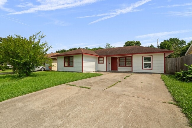 Building Photo - Beautiful 4 Bedroom, 2 Bath Home in Texas ...