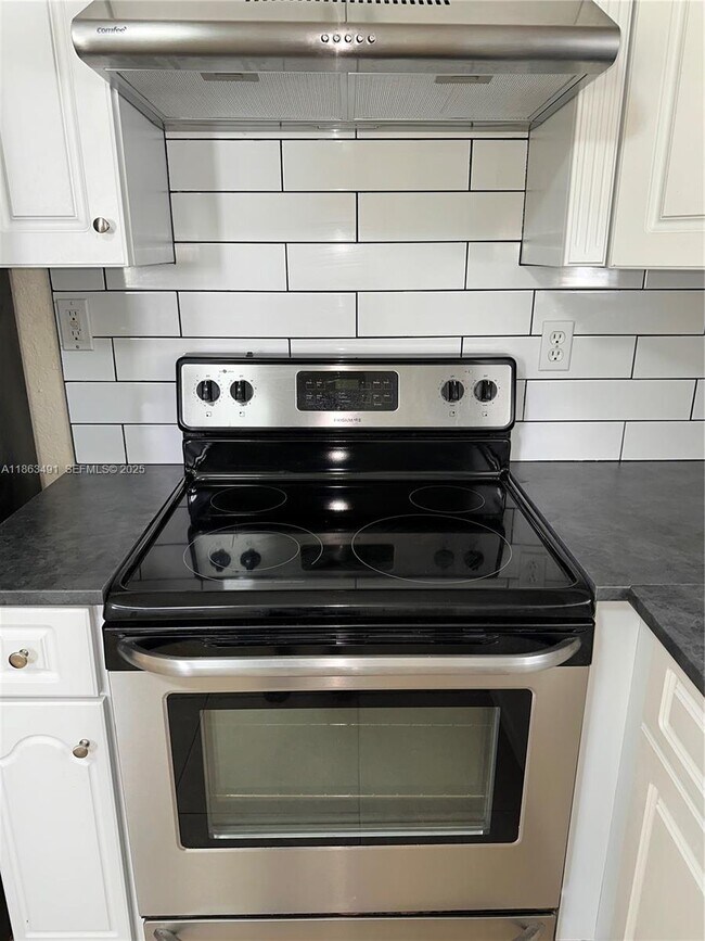 Building Photo - 1465 NW 59th St