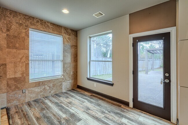 Building Photo - 42 Rocky Point Ct