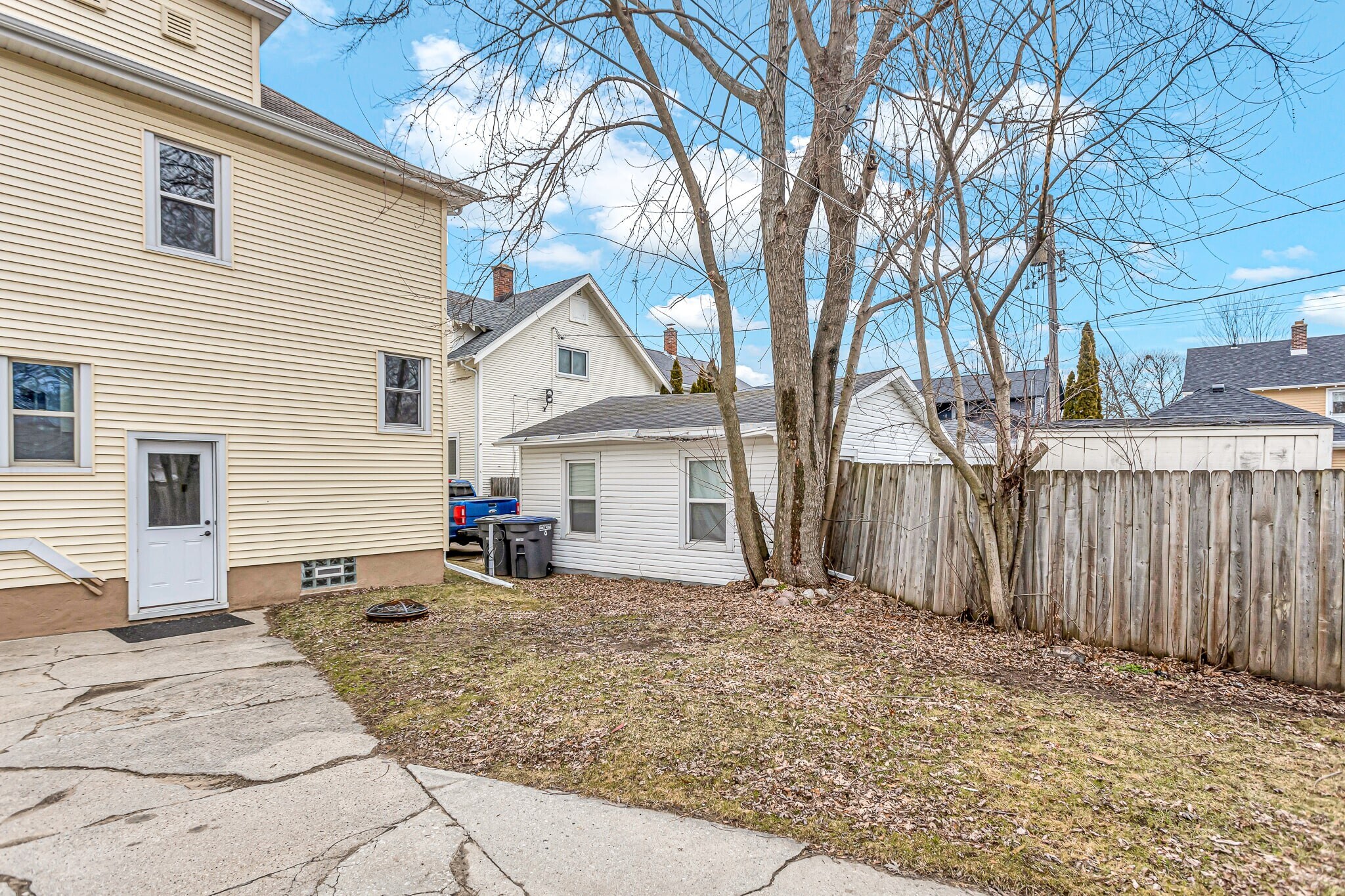 Building Photo - 817 Bell Ave