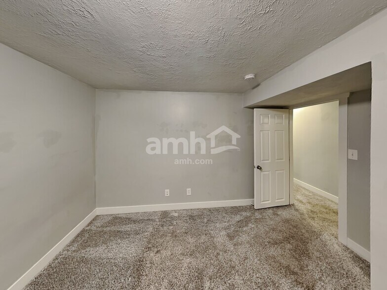 Building Photo - 86 N 360 W
