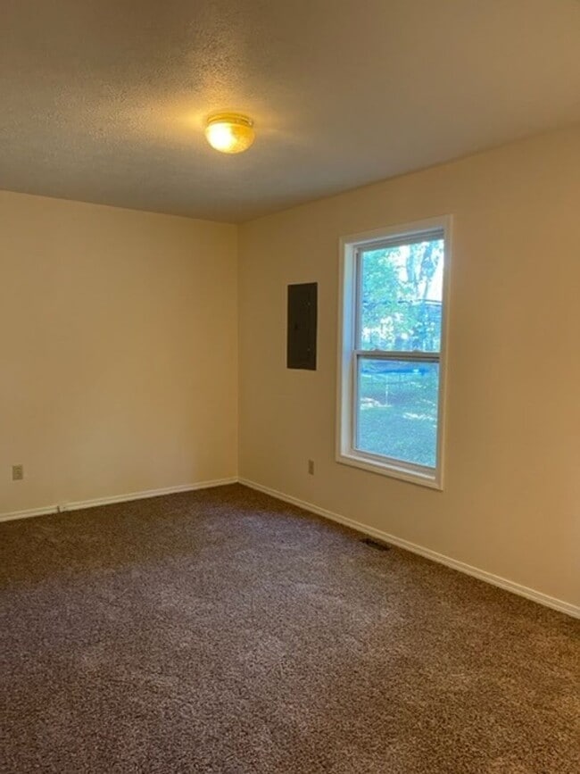 Building Photo - 1021 E Lynn St