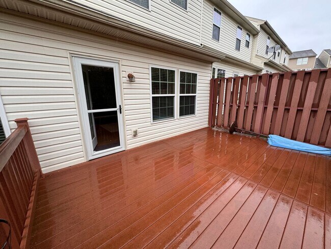 Building Photo - Entertainers Dream - Beautifully maintained 3 Bedroom Townhouse in Haymaker Pointe