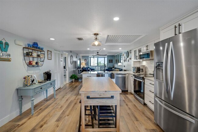 Building Photo - 6035 Sea Ranch Dr