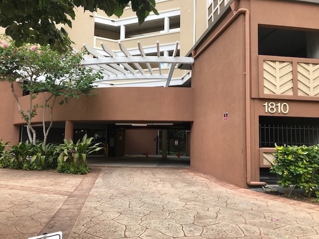 Building Photo - Beautiful & Convenient 2/2/2 Unit