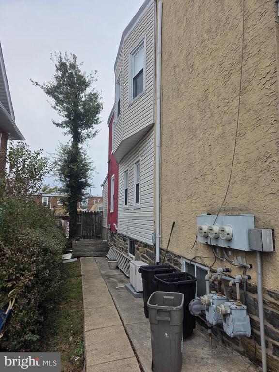 Building Photo - 320 Darby Rd