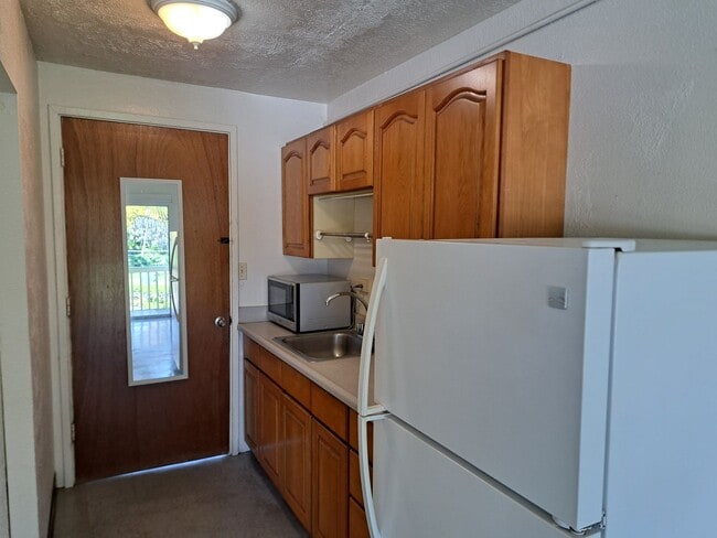 Building Photo - Large Studio w/Lanai