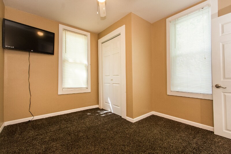 Building Photo - 571 Angella St