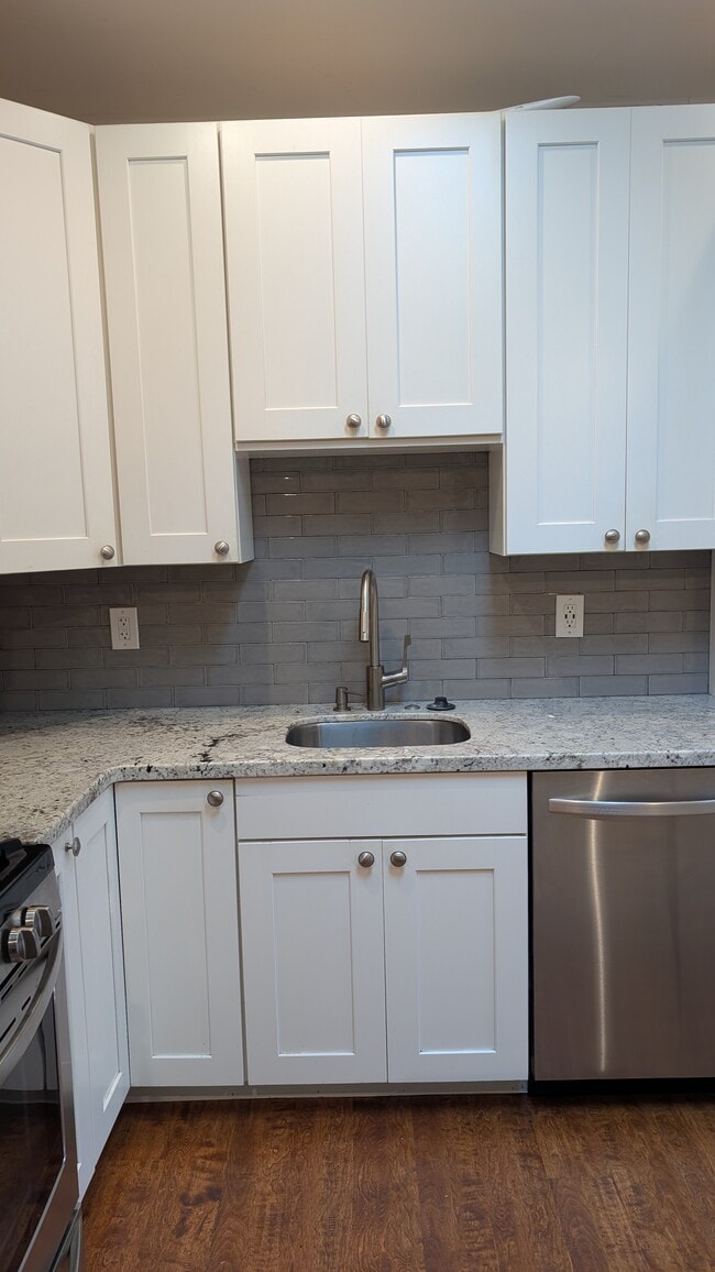 Building Photo - 15119 Grove St