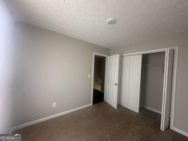 Building Photo - 6110 Flagstaf Walk