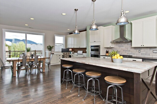 Building Photo - 4Bd/3Ba Snoqualmie House