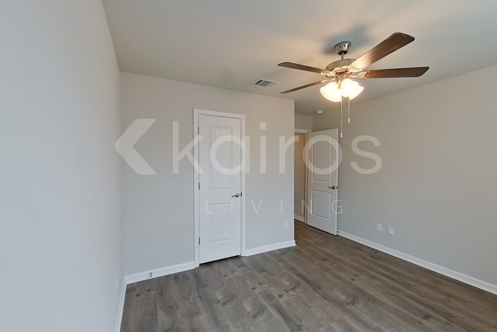 Building Photo - 401 Mango Dr