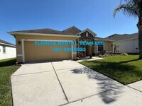 Building Photo - Spacious Groveland Home