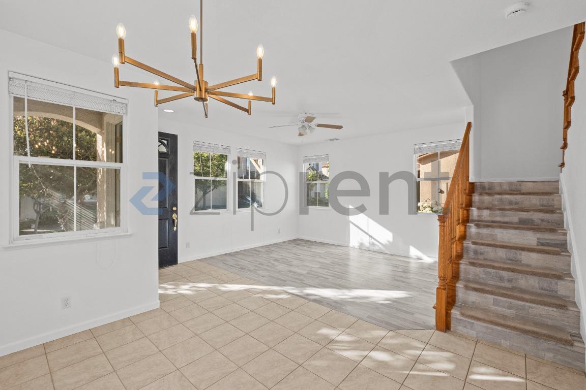 Building Photo - Unit