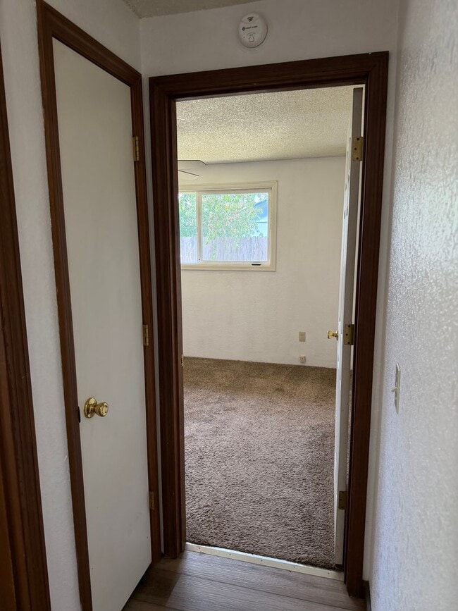 Building Photo - 3 bedroom 2 bath house in Thurston!