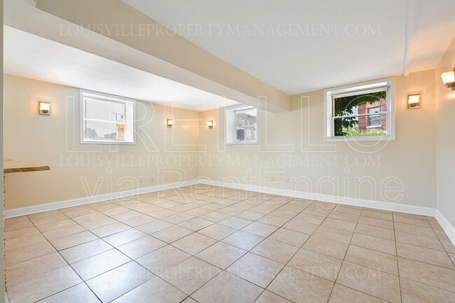 Building Photo - 1481 St James Ct