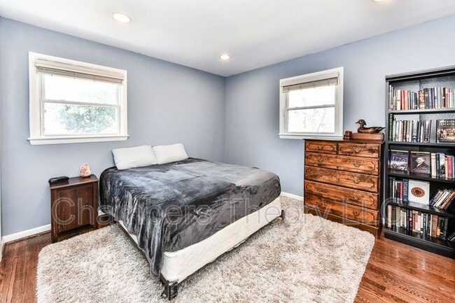 Building Photo - 1328 N Ivanhoe St