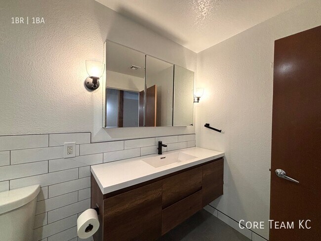 Building Photo - 204 Walnut St