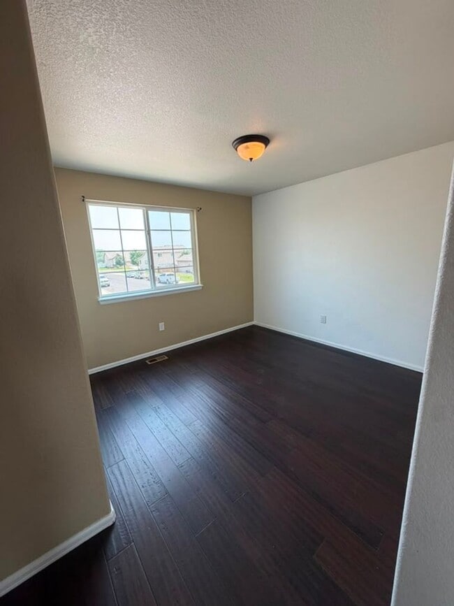 Building Photo - 2827 Aspen Ave
